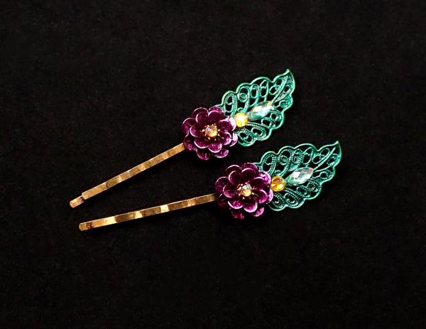 Mauve Flowers and Big Leaves Bobby Pin Set picture