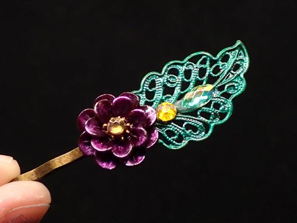 Mauve Flowers and Big Leaves Bobby Pin Set picture