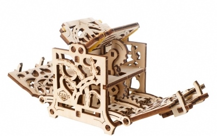 UGears Wooden Mechanical Dice Keeper - KD502198