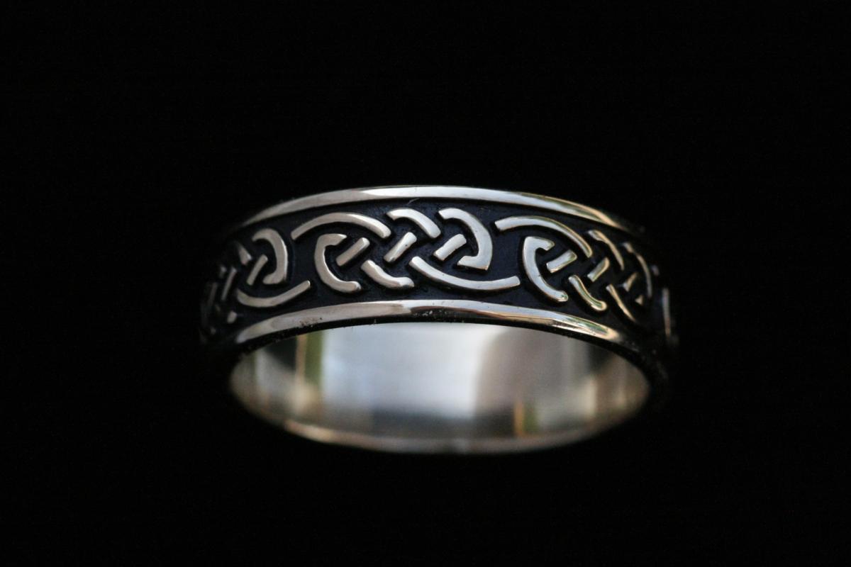 Eternity Knot Ring, 7.5mm Eventeny