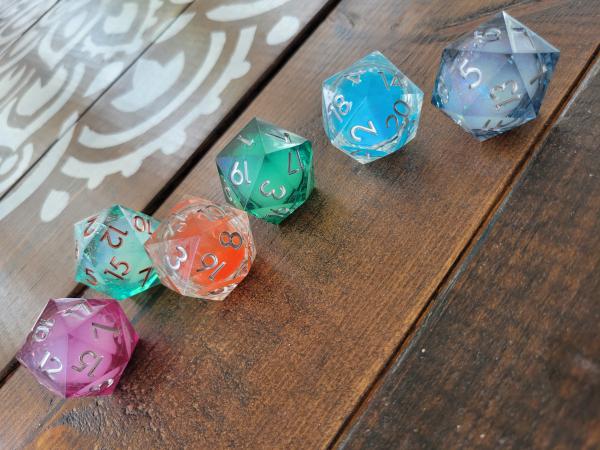 Liquid Core 33mm D20 Glitter