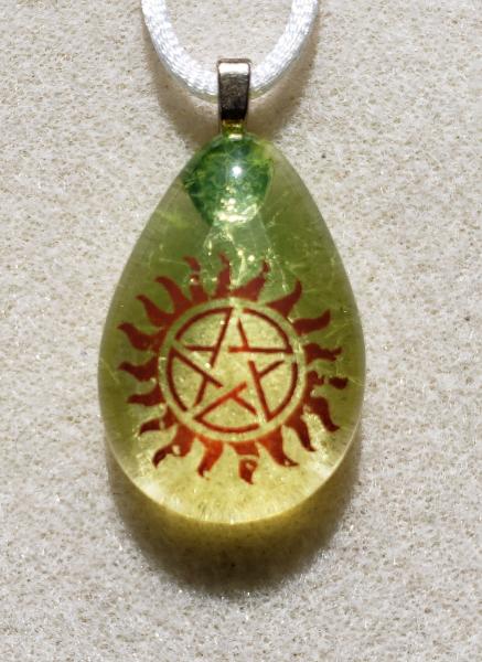 Uranium Glass Anti-Possession Pendant (#UGPS1) picture