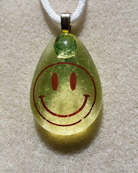 Uranium Glass Smile Pendant (#UGPSM1) picture