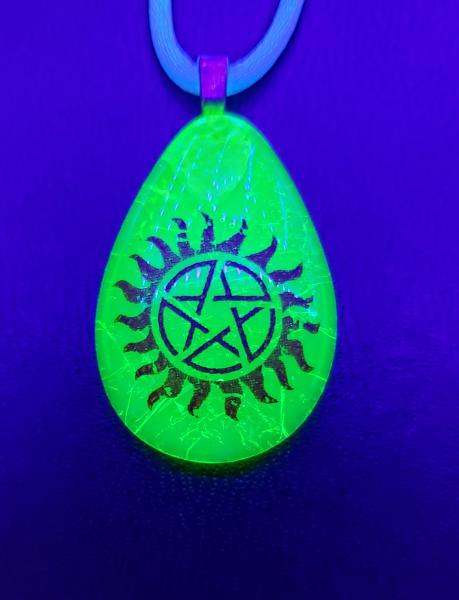 Uranium Glass Anti-Possession Pendant (#UGPS1) picture