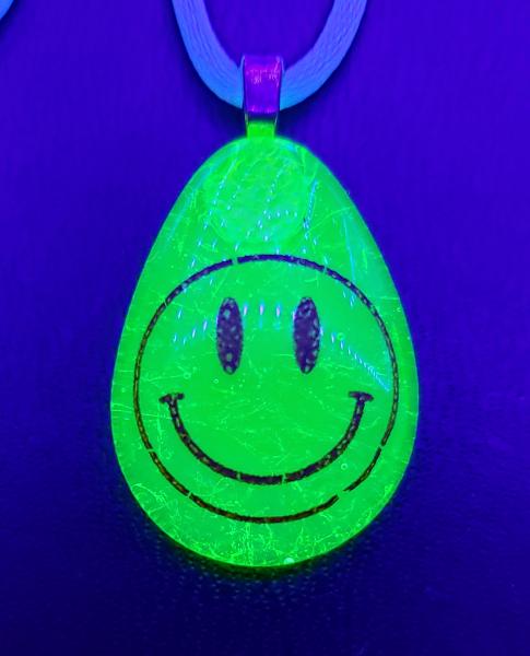 Uranium Glass Smile Pendant (#UGPSM1) picture