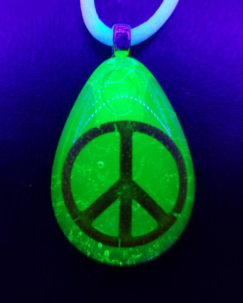 Uranium Glass Peace Pendant (#UGPP1) picture