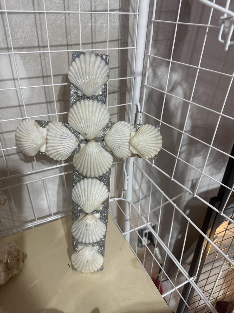 Cross with shells picture