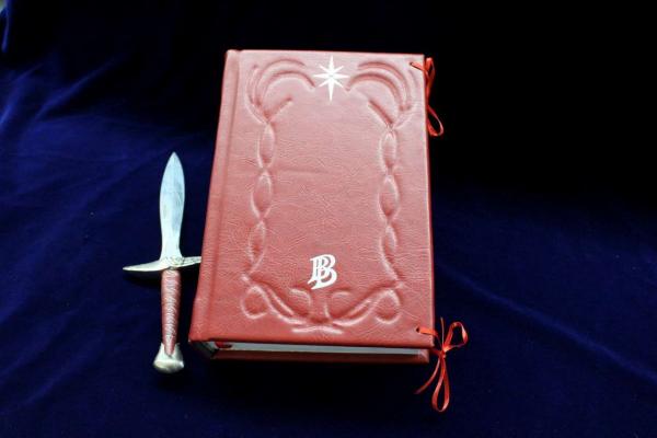 The Lord of the Rings – Red Book of Westmarch Leatherbound Collector’s Edition Book Replica