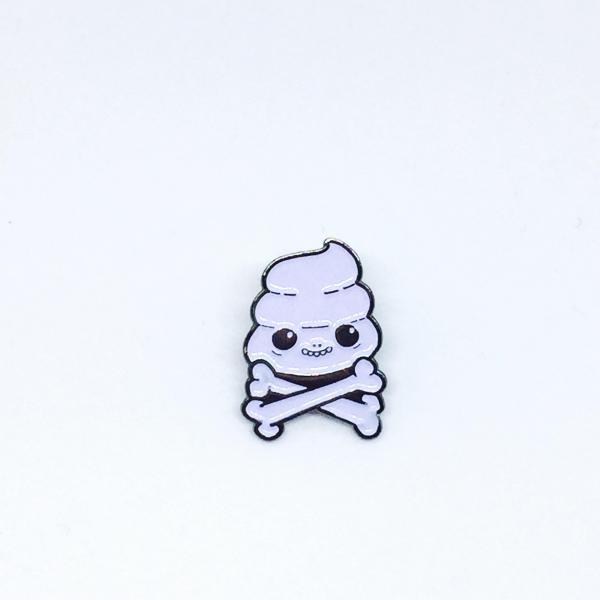 Skullypoop enamel pin picture