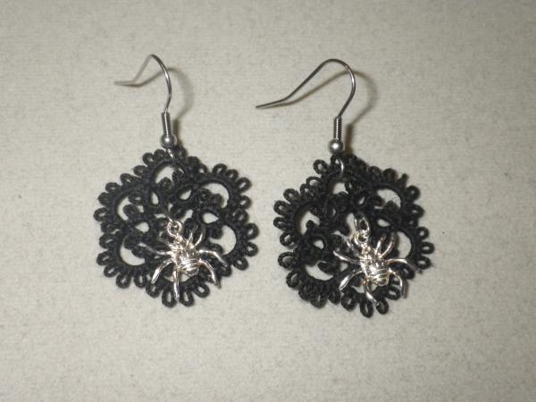 Halloween spider earrings picture