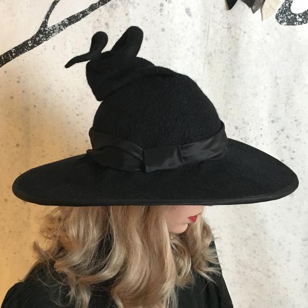 Black Witch Hat picture