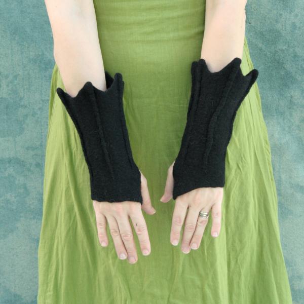 Dragon Gauntlets picture