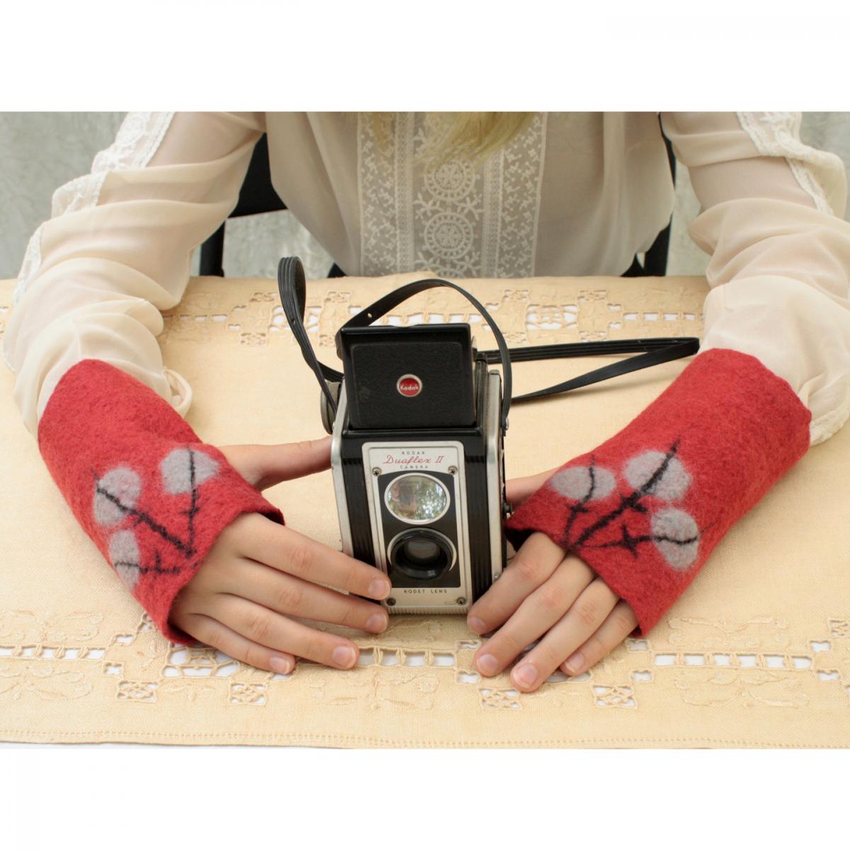 Adelaide Mittens picture