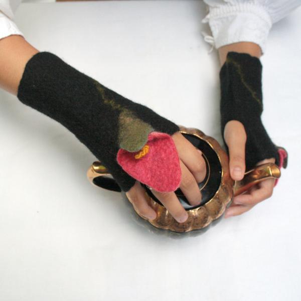 Calla Lily Mittens picture