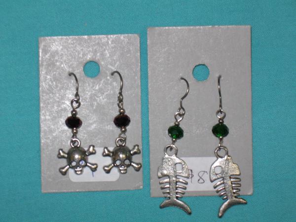 charm earring 6-fox face, moon star, cute owl, skull xbones, fish skel picture