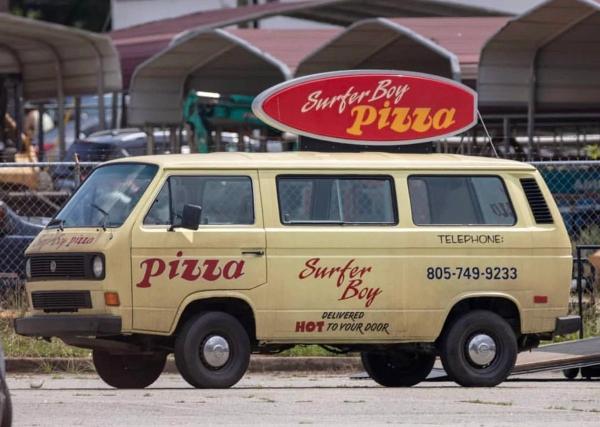 STRANGER THINGS - 2BRI564 (Pizza Delivery Van) - Prop Replica Metal Stamped License Plate picture