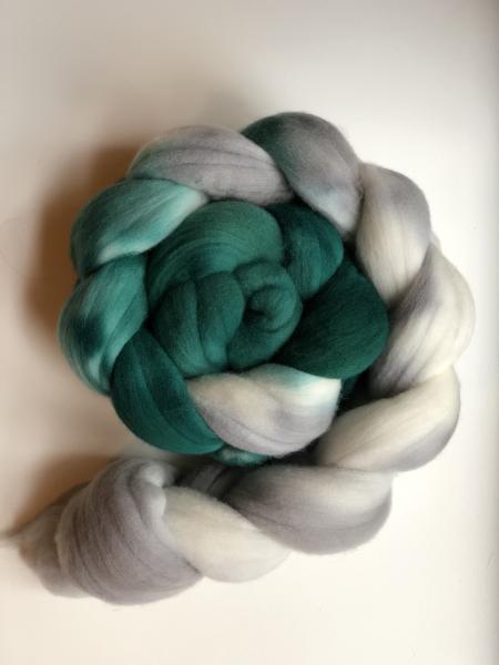 Merino, Extra Fine 20 microns, Hand Painted Top.Roving picture