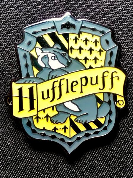 Harry Potter House of Hufflepuff British Crest Logo Metal Enamel Pin NEW UNUSED