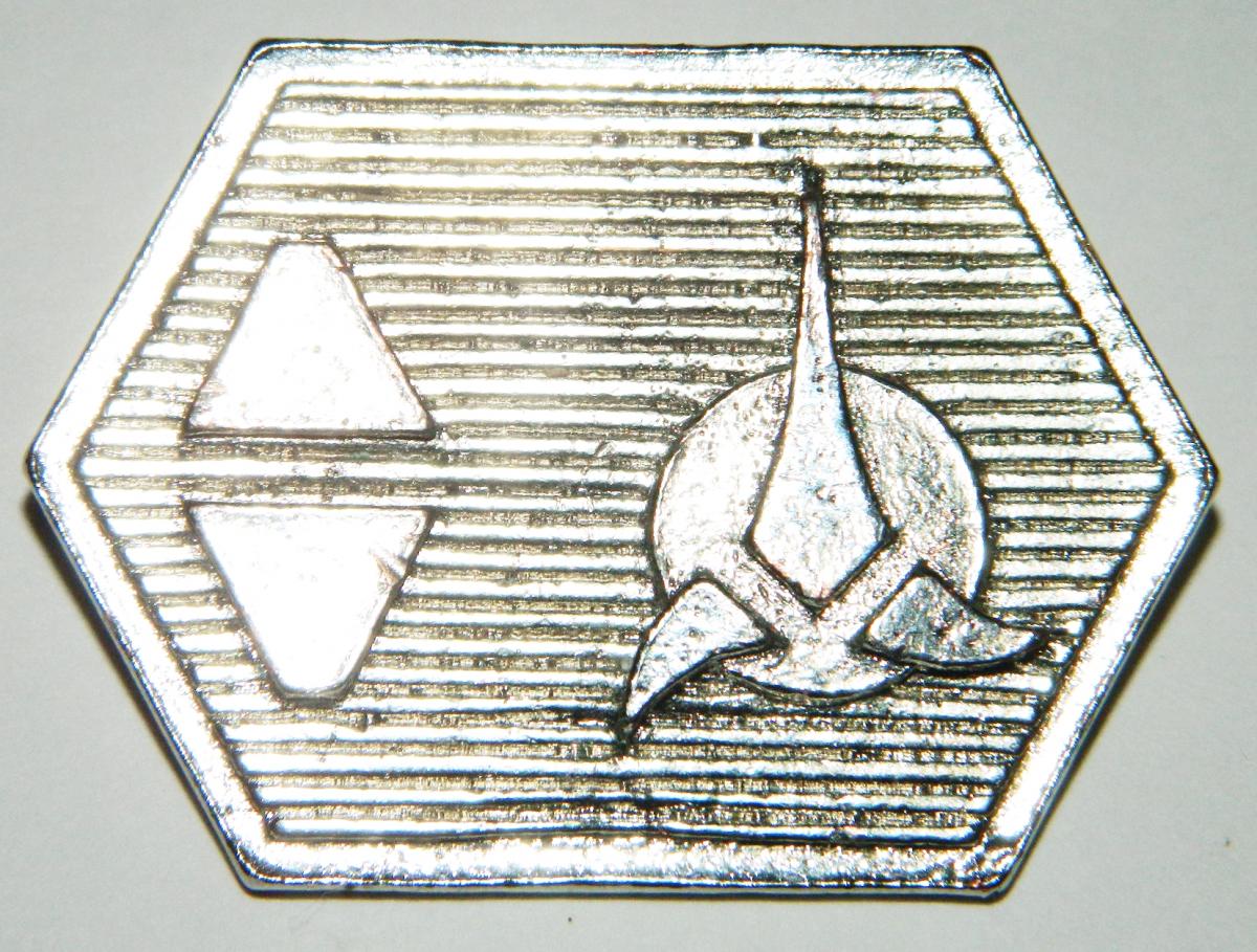 Star Trek NEW UNUSED The Next Generation Klingon Commander Logo Metal Pin 