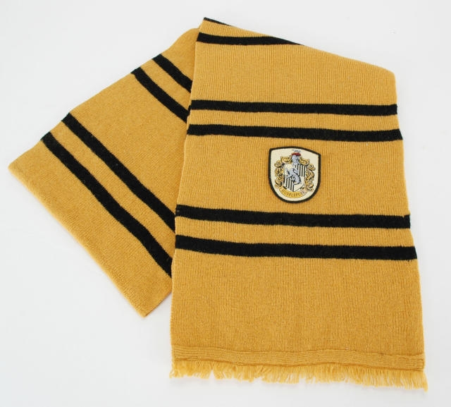 Harry Potter House of Hufflepuff Colors and Crest Knitted Wool Scarf NEW UNUSED