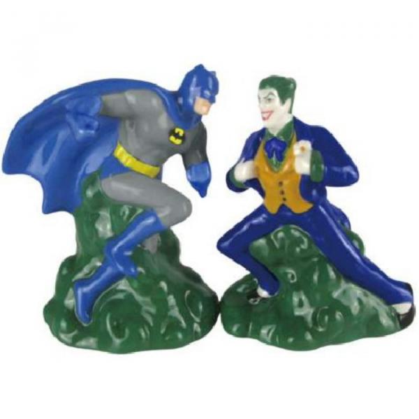 DC Comics Batman vs The Joker Ceramic Salt and Pepper Shakers Set NEW UNUSED