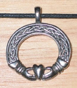 Claddagh Circle Celtic Visions Metal Pendant Necklace, NEW UNUSED
