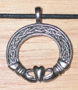 Claddagh Circle Celtic Visions Metal Pendant Necklace, NEW UNUSED picture