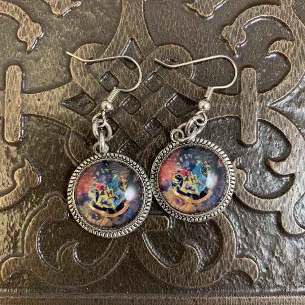 HP Hogwarts Crest earrings picture