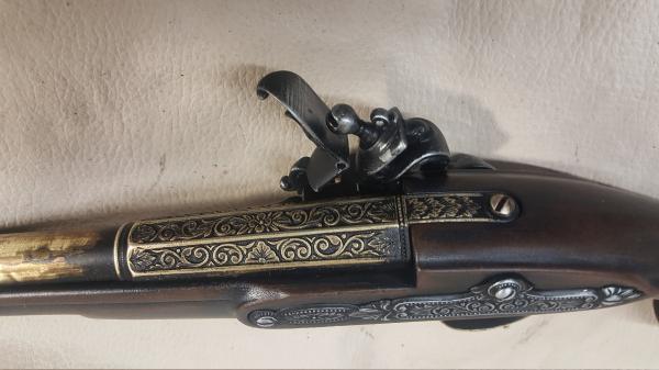 18th Century Non-Firing Aged Pirate's Flintlock Pistol Replica picture