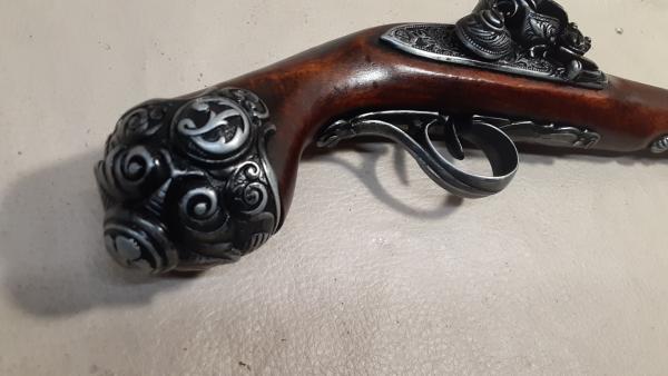 18th Century Non-Firing Aged Pirate's Flintlock Pistol Replica With Metal Butt Cap picture