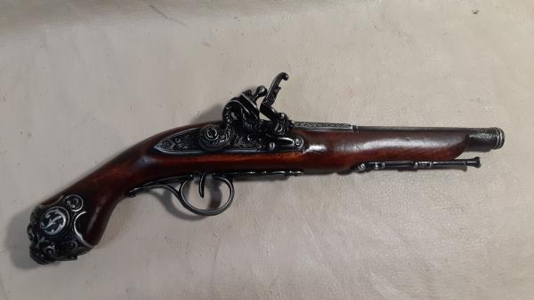 18th Century Non-Firing Aged Pirate's Flintlock Pistol Replica With Metal Butt Cap picture