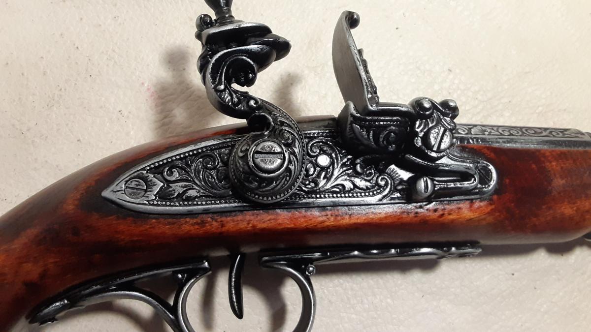 18th Century Non-Firing Aged Pirate's Flintlock Pistol Replica With Metal Butt Cap picture