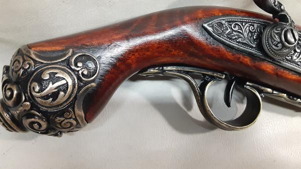 18th Century Non-Firing Aged Pirate's Flintlock Pistol Replica With Metal Butt Cap picture