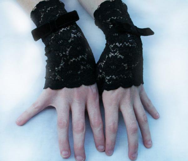 Black Lace Fingerless Gloves picture