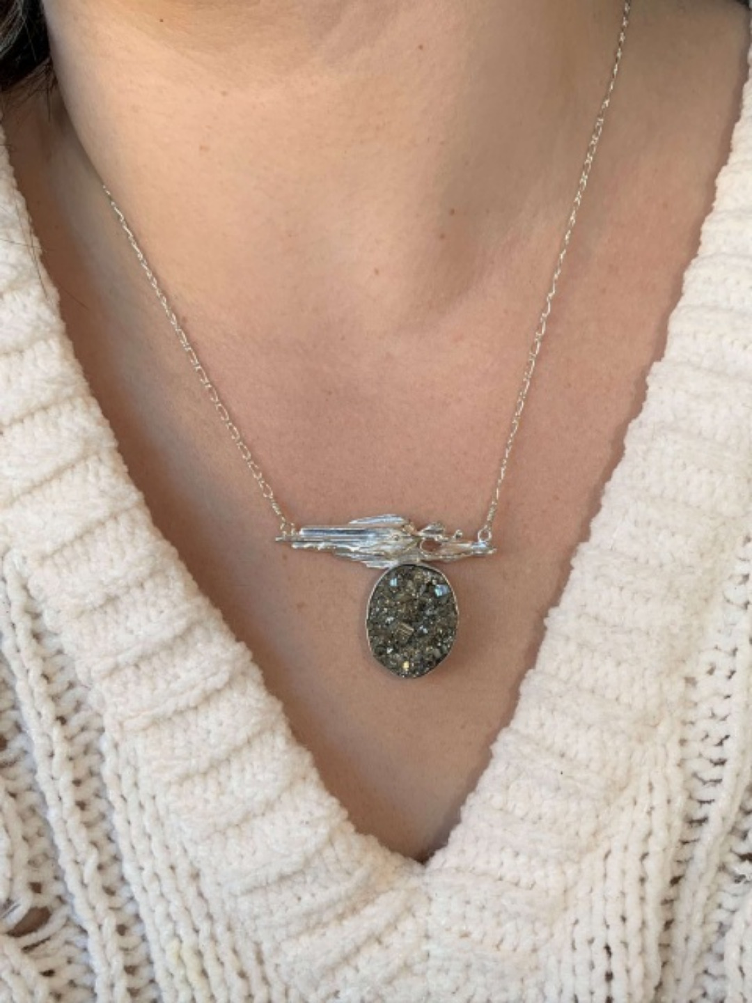 Snow In Havana - Icicle Necklace - Medium picture