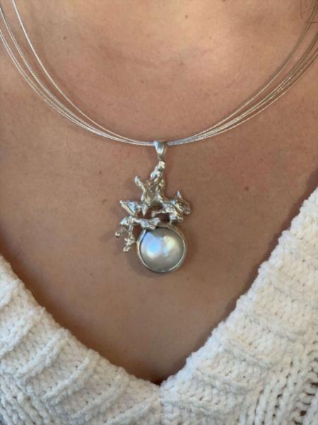 Snow In Havana - Snow Pendant with Pearl picture