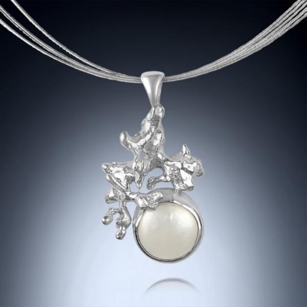 Snow In Havana - Snow Pendant with Pearl