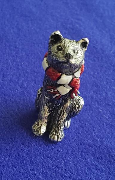 Scarf Kitty Sculpture picture