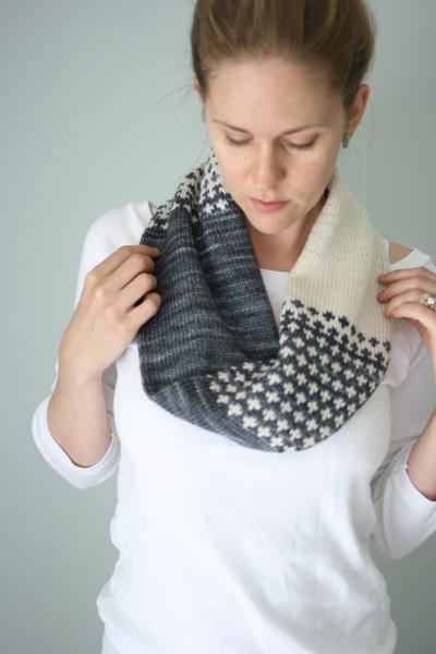 Cruses Knit Cowl Printed Pattern picture