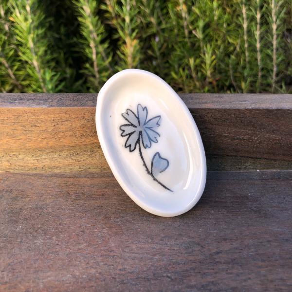 small clover flower dish