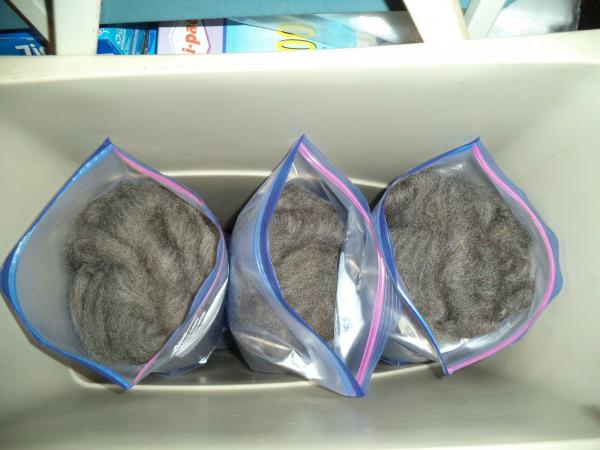 4 oz bags medium gray washed Romney Wool Roving picture