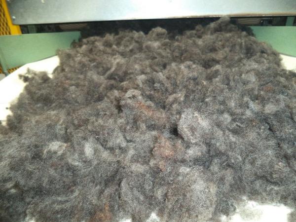 Dark Gray washed Romney Wool Roving (almost Black) picture