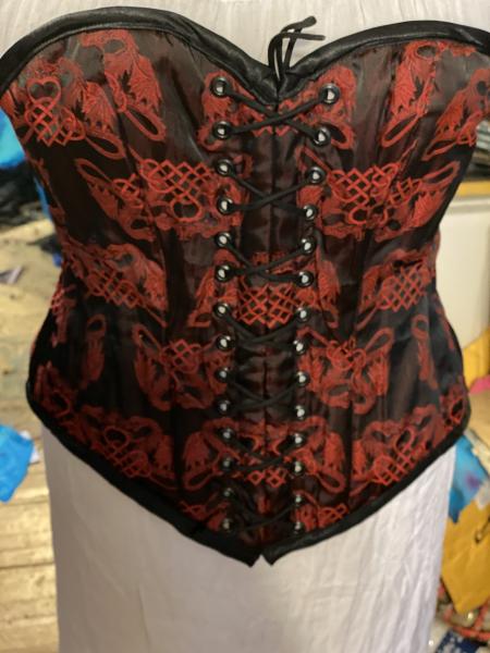 Henrietta OB - 24" Waist - Kissing Dragons - Scarlet/Black picture