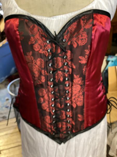 Giovanna - 35" Waist - Cabbage Rose - Red/Black