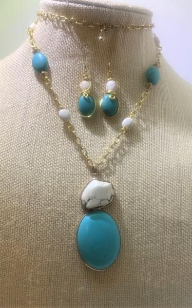 Turquoise  and White Howlite Pendant Necklace #821 picture
