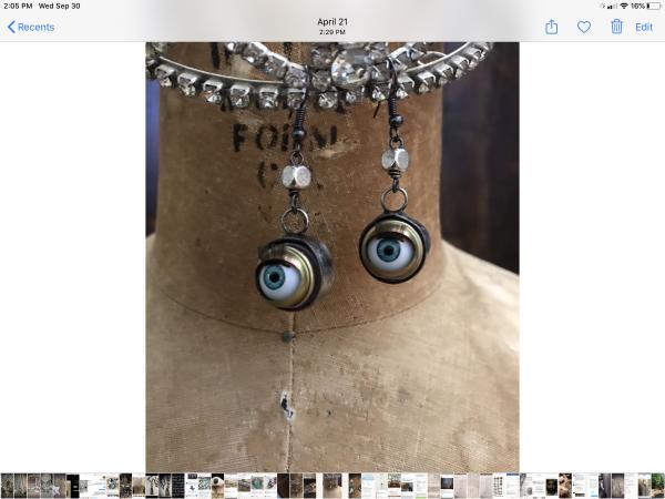 Vintage blinking doll eye earrings picture