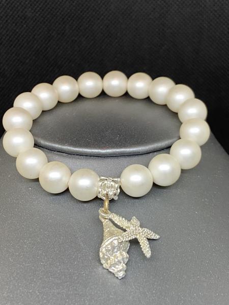 Pearl Bracelet with Starfish and Seashell