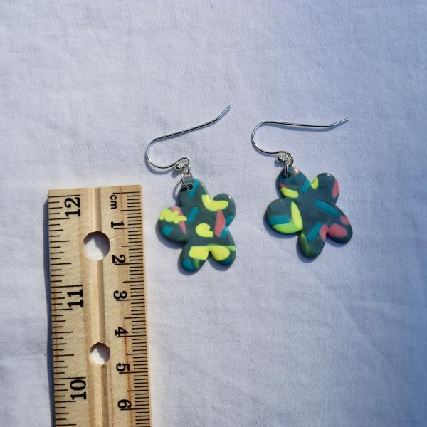 Flower Dangly Earrings picture