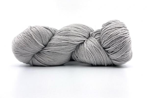 Newton Worsted Yarn picture