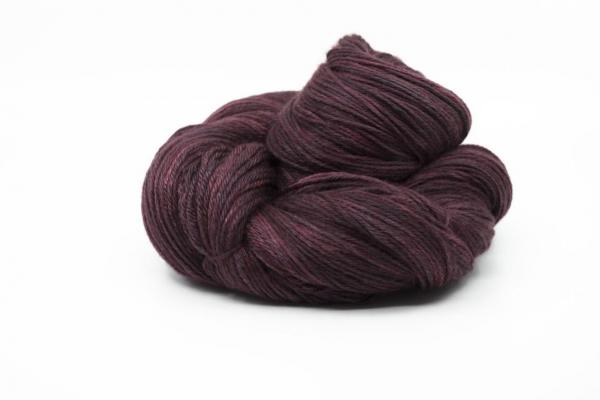 Newton Worsted Yarn picture